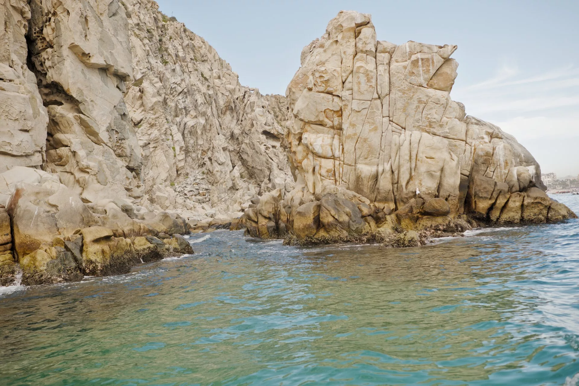 Observation de l'arche de Cabo San Lucas et des formations rocheuses